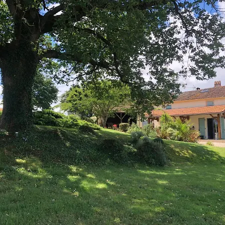 לינה וארוחת בוקר Maison Lamothe 4*