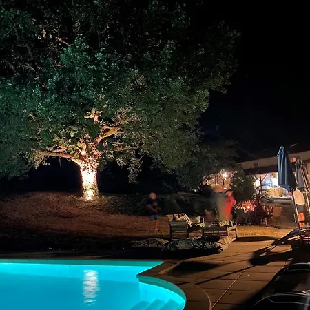 Maison Lamothe לינה וארוחת בוקר 4*