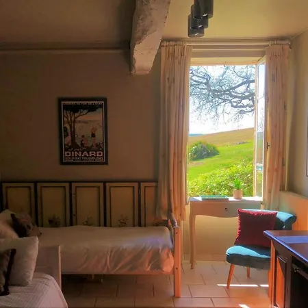 Maison Lamothe לינה וארוחת בוקר 4*