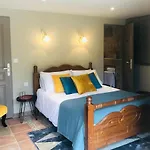Maison Lamothe Bed and Breakfast 4*