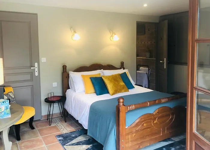 Maison Lamothe Bed & Breakfast 4*